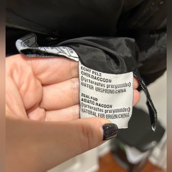 Women's Black Puffer Coat with Faux Fur Trim - Picture 9 of 11